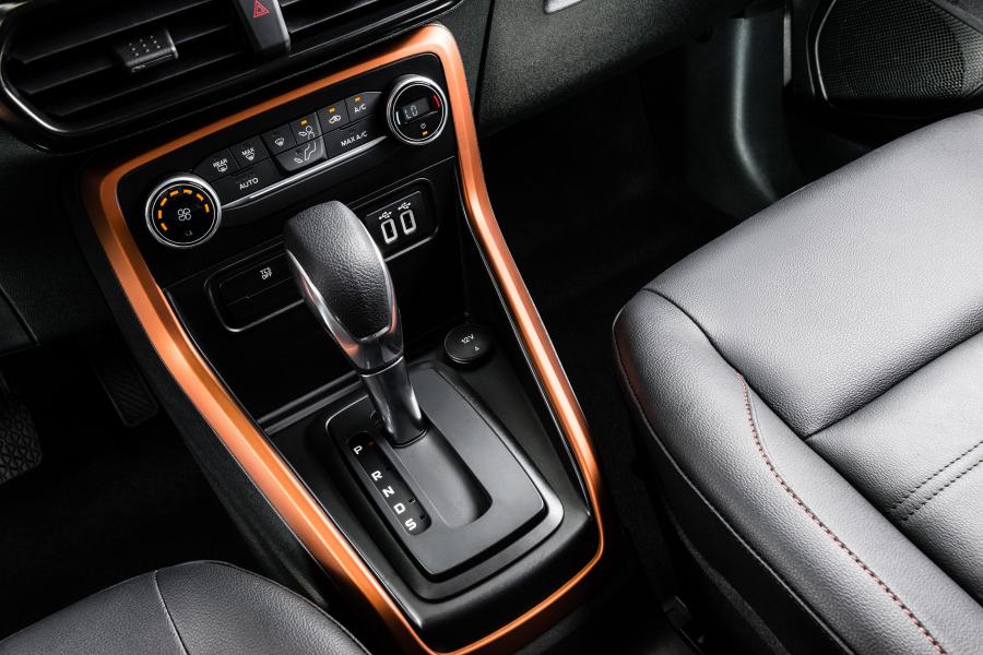 Детали интерьера Ford EcoSport Storm 2018 года  (LA) (фото 3 из 30)